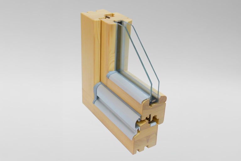 Holzfensterprofil mit Isolierglas im Querschnitt