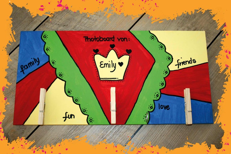 Dekoratives bemalte Holz Fototafel mit Aufschriften Familie, Freunde, Spass und Liebe