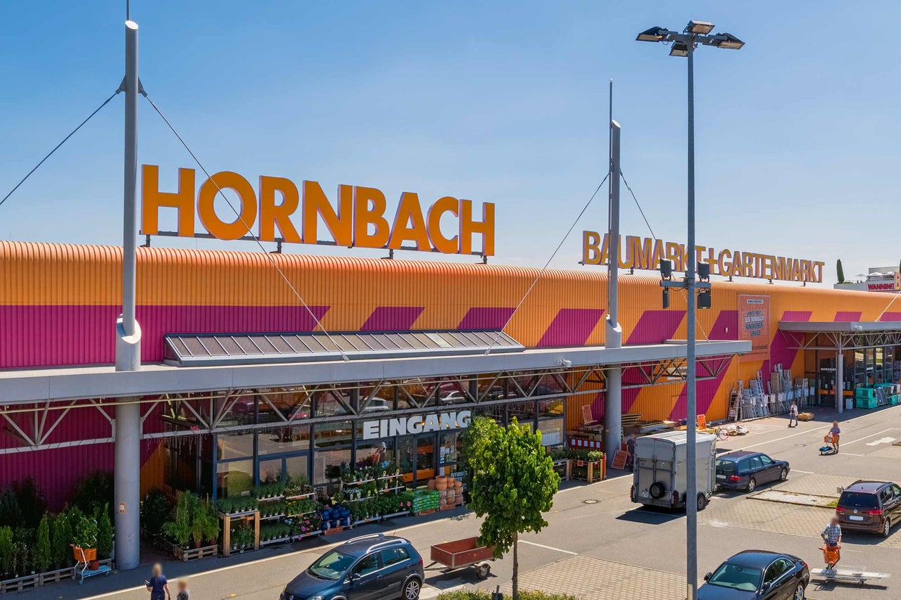  Hornbach Baumarkt Gebäudeansicht von außen 