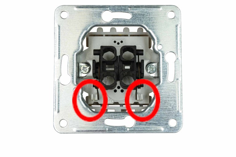 Schaltereinsatz mit Metallrahmen für die Wandmontage