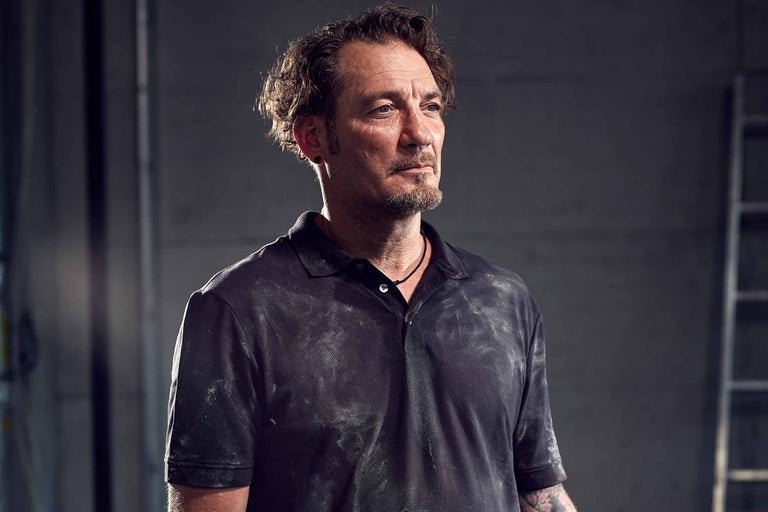 Porträt eines Handwerkers mit Arbeitskleidung