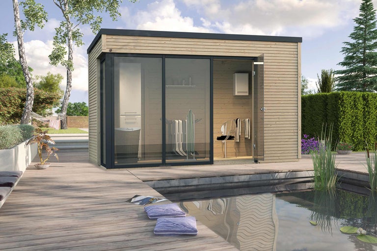 Gartenhaus mit Schiebetür, Holzverkleidung und Teichanlage
