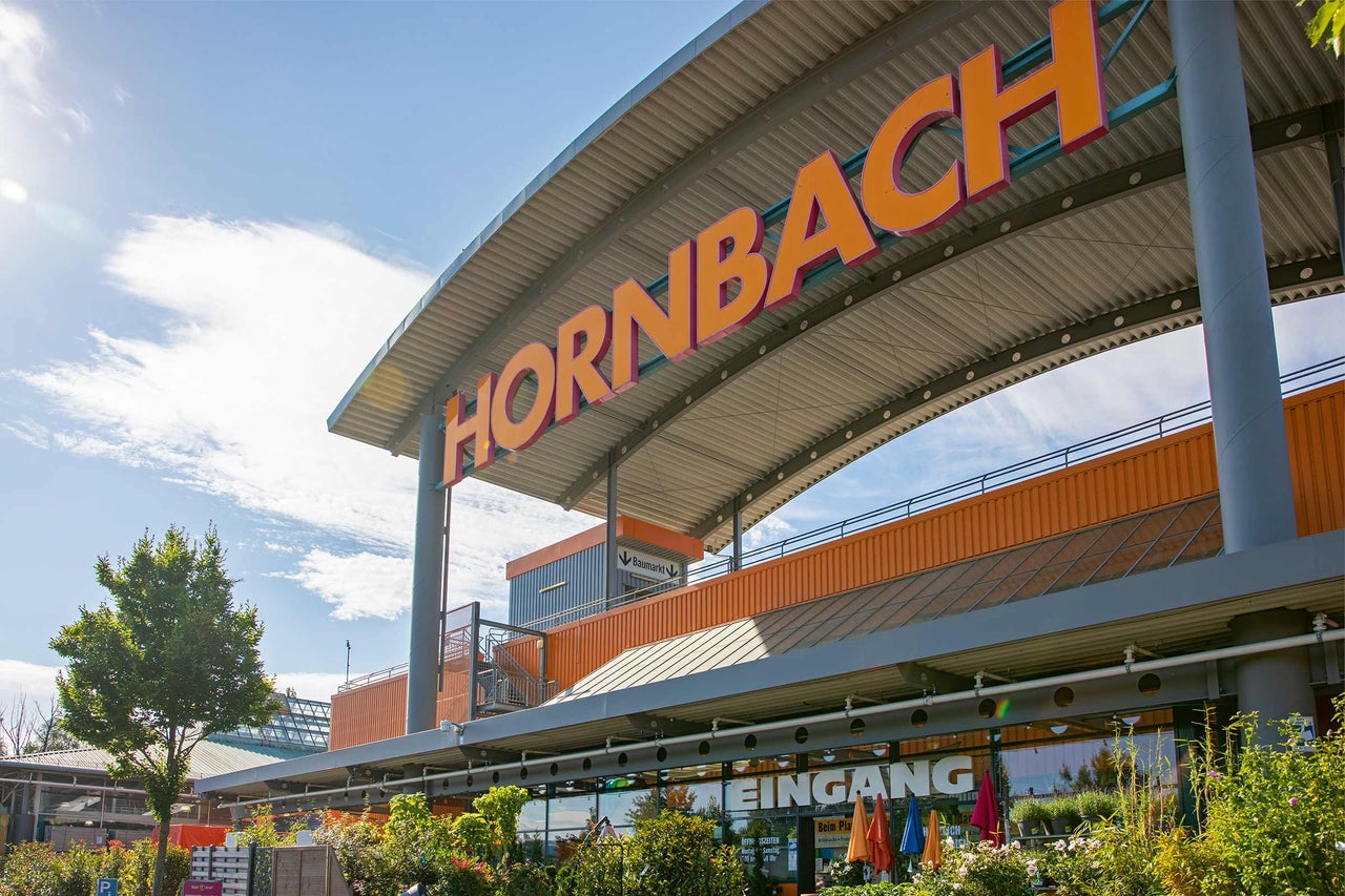  Hornbach Baumarkt Gebäudeansicht mit Eingangsbereich 