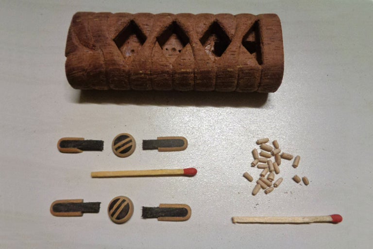 Holzwolle Anzünder mit Streichhölzern