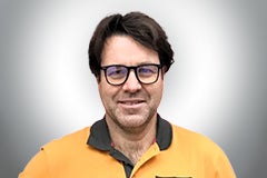 Porträt eines Mannes mit Brille