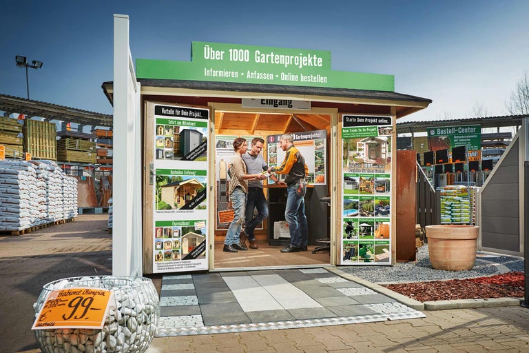 Hornbach Gartenprojekt-Center mit Mitarbeitern im Gespräch über Gartenprojekte