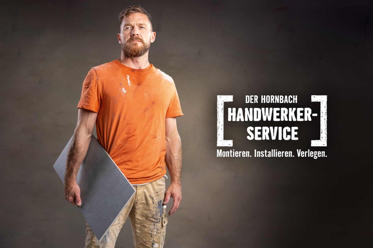 Handwerker mit Fliese und Hornbach Handwerkerservice Schriftzug
