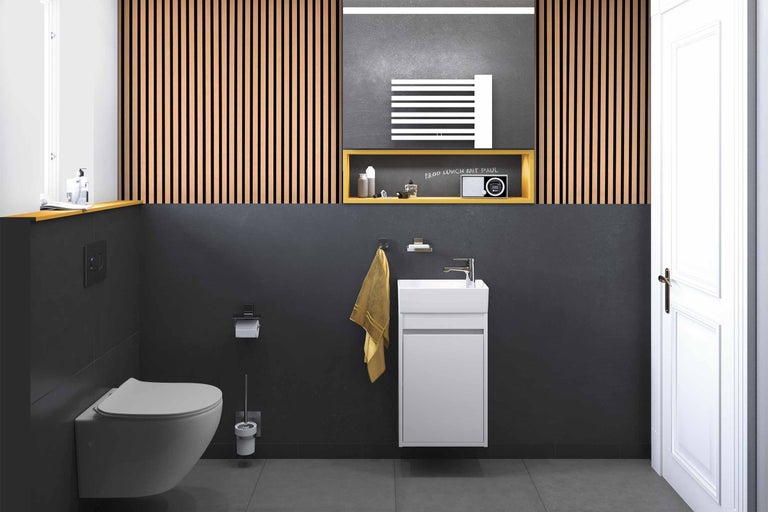 Modernes Badezimmer mit Toilette, Waschtisch und Holzverkleidung