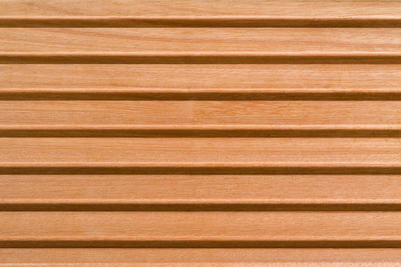Holzfassade mit Nut und Feder