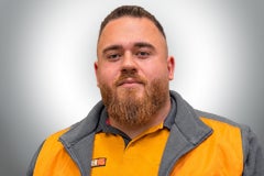 Porträt eines Hornbach Mitarbeiters in Arbeitskleidung