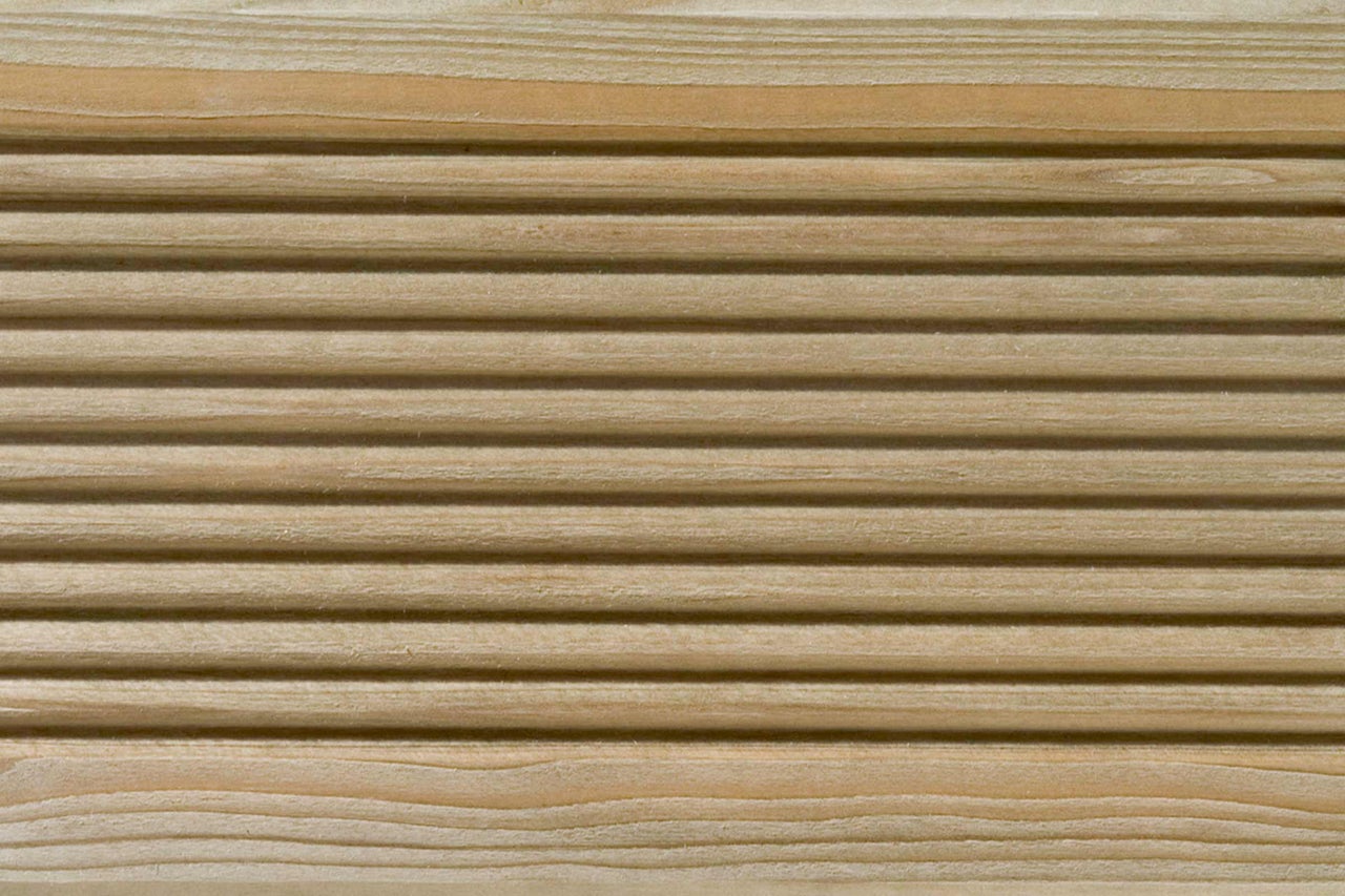 Holzfassade mit Nut- und Feder-Profil