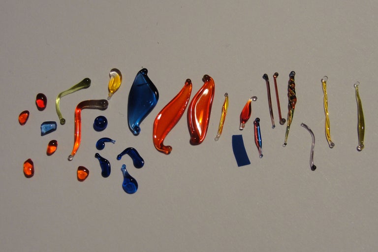 Sortiment verschiedener Glasornamente