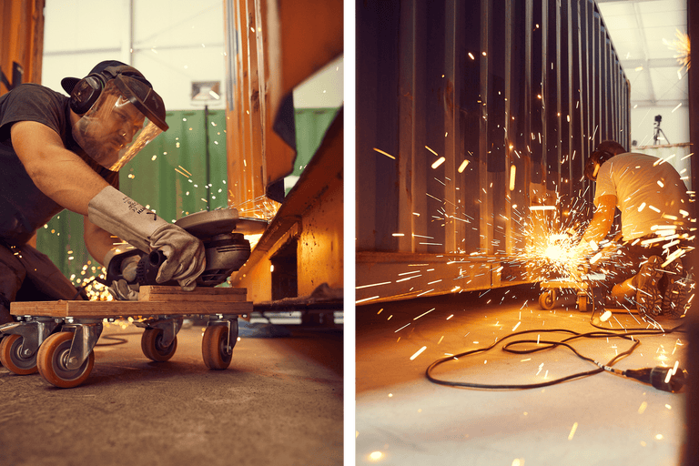 Arbeiter mit Winkelschleifer beim Schneiden von Metall mit Schutzkleidung