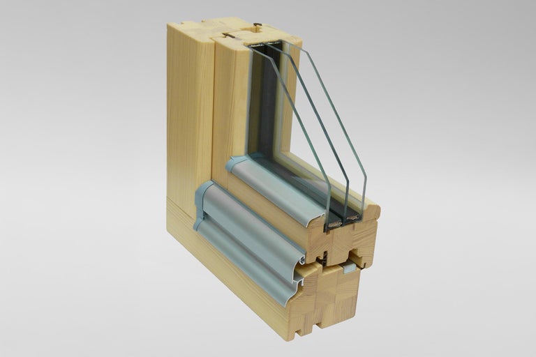 Querschnitt eines Holzfensters mit Dreifachverglasung