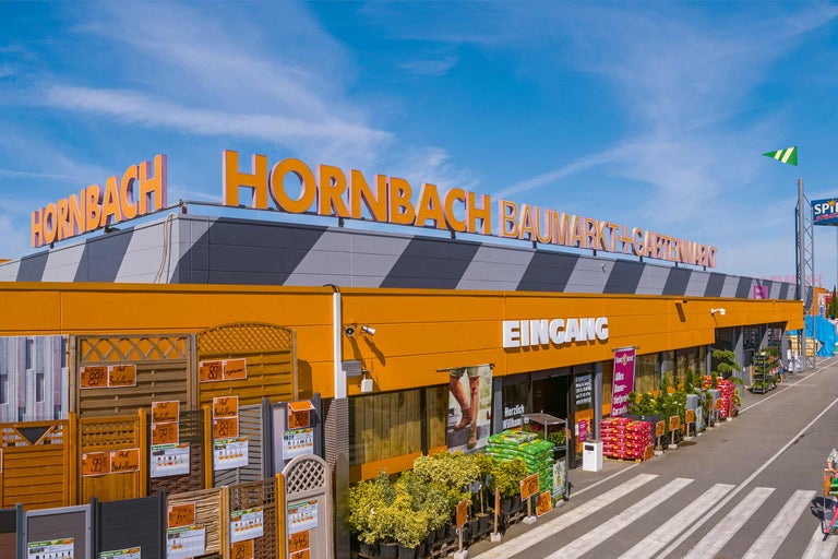 Außenansicht eines Hornbach Baumarkt Gartencenters