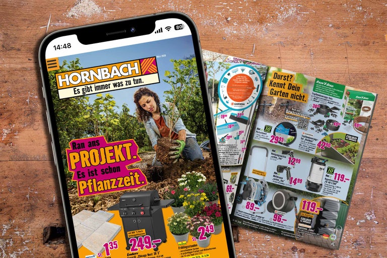 Ein Smartphone zeigt eine Hornbach Werbung mit Angeboten zu Gartenthemen, Grill und Pflanzen.