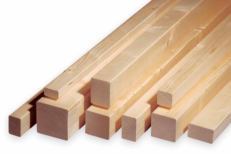 Holzlatten aus Nadelholz im Querschnitt