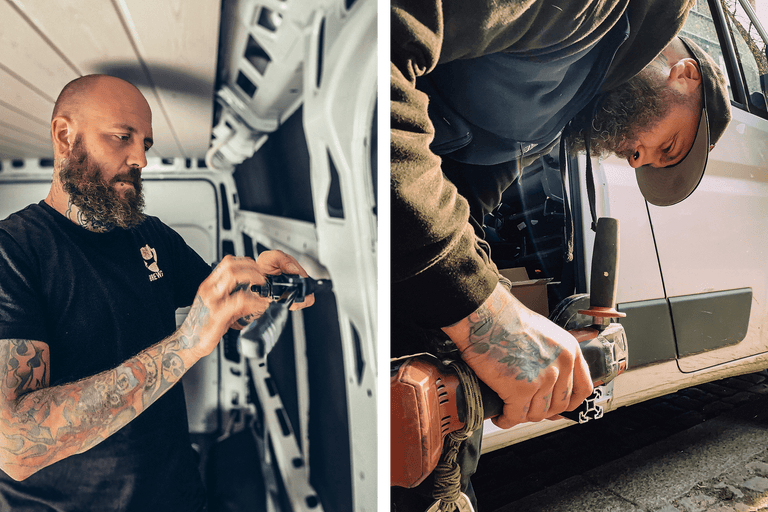 Zwei Männer bei der Arbeit: Einer schraubt im Inneren eines Lieferwagens, der andere schneidet ein Aluminiumprofil mit einem Winkelschleifer.