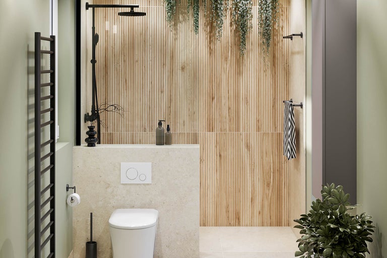 Modernes Badezimmer mit Hänge-WC, Wand in Steinoptik, vertikalen Holzlamellen, schwarzer Duscharmatur und Handtuchheizkörper.