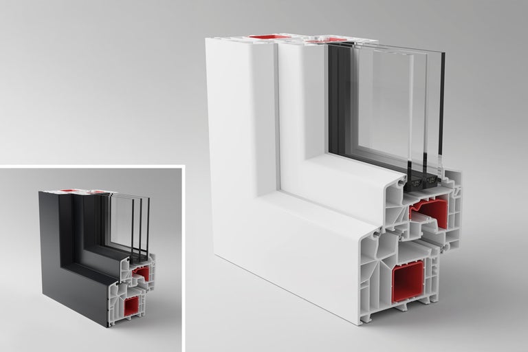 Querschnitt eines Kunststofffensterrahmens mit Dreifachverglasung