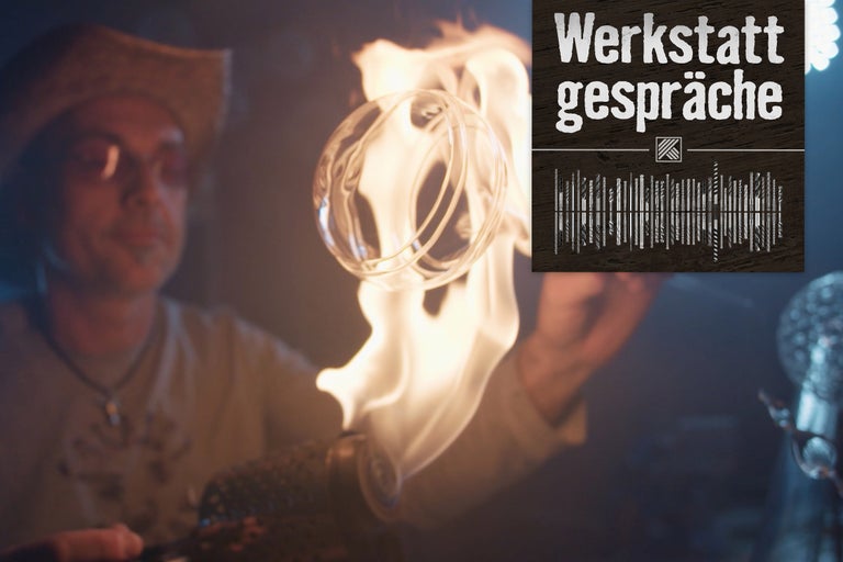 Werkstattgespräche Logo mit einem Mann, der Glas bläst