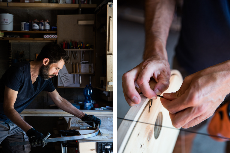 Mann arbeitet mit Holz in einer Werkstatt