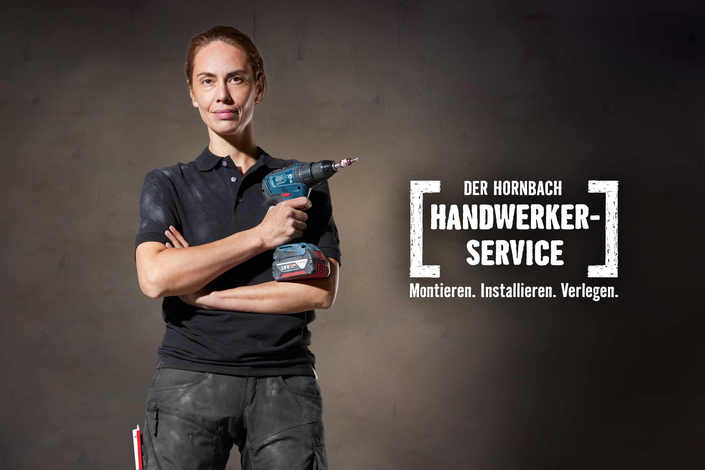Frau mit Akku Bohrschrauber und Hornbach Handwerkerservice Schriftzug