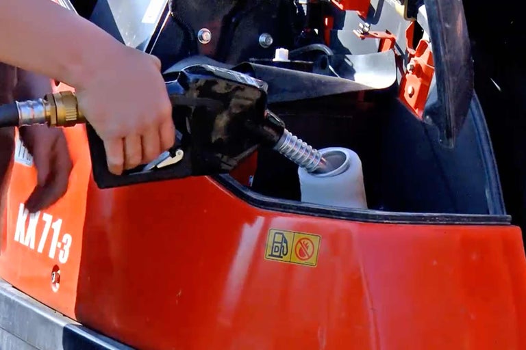 Betanken einer Maschine mit Kraftstoff