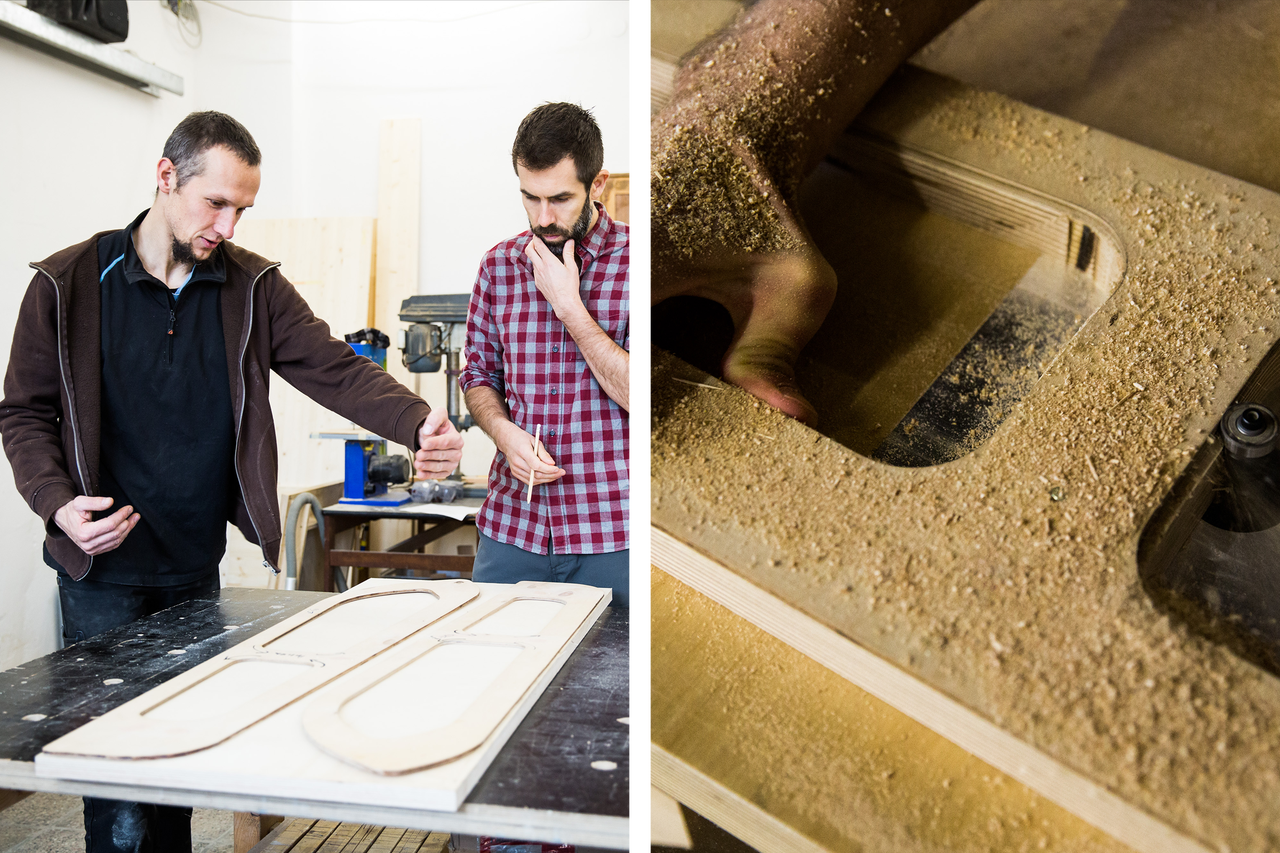 Zwei Handwerker betrachten ein Holzwerkstück und eine Detailaufnahme einer Kreissäge beim Schneiden von Holz.