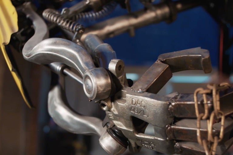 Detailaufnahme von Metallbauteilen für den Maschinenbau