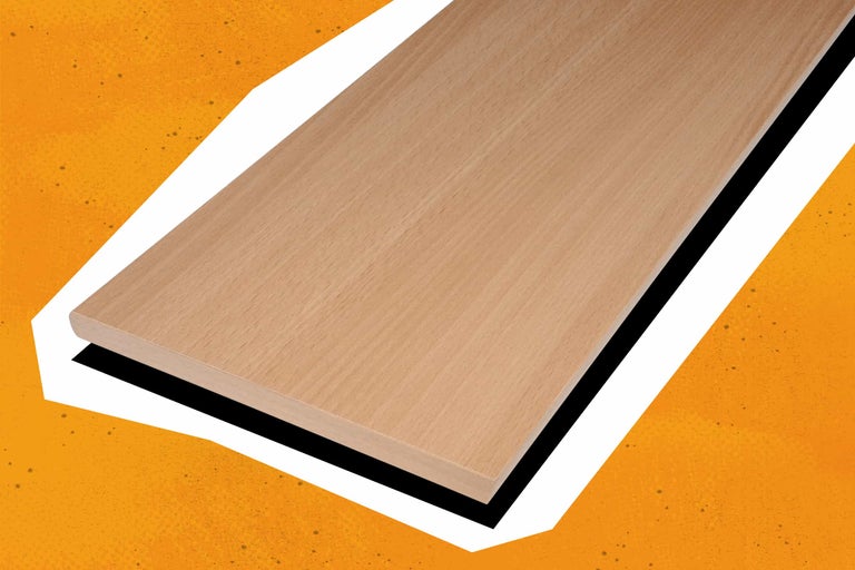 Holzbrett Buche auf orangenem Hintergrund