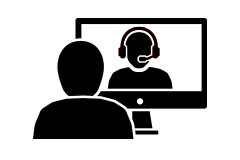 Symbol für Online-Beratung: Person sitzt vor Monitor und telefoniert mit Berater.