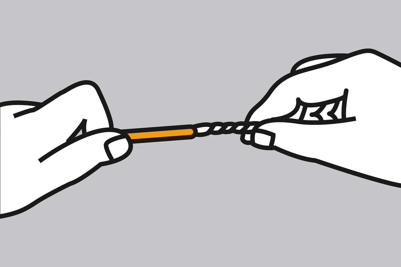 Illustration, die das Verdrillen von Aderendhülsen mit zwei Händen zeigt
