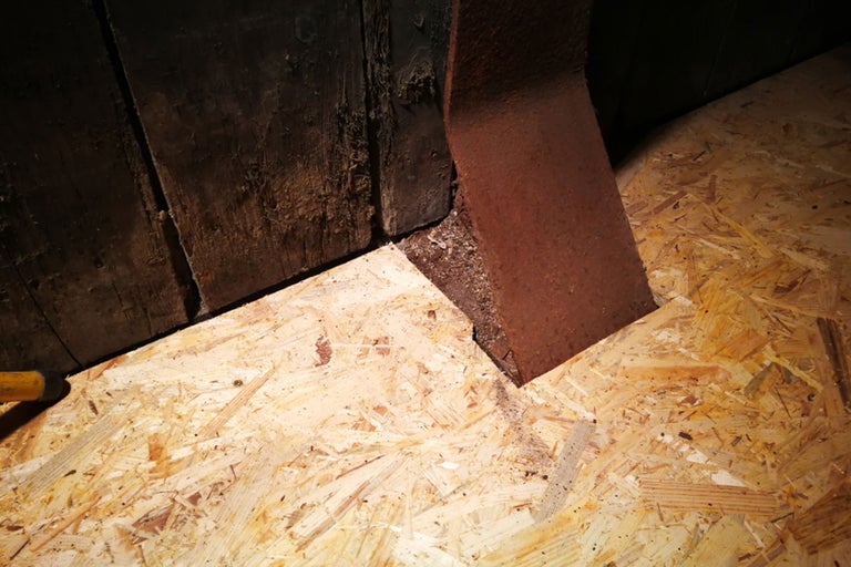 Holzwand mit Orientierte Spanplatte