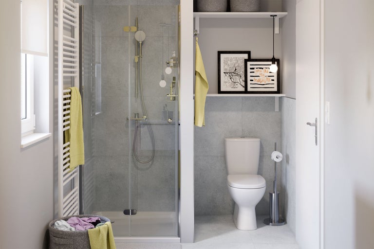 Helles Badezimmer mit Dusche, Toilette und Handtuchwärmer