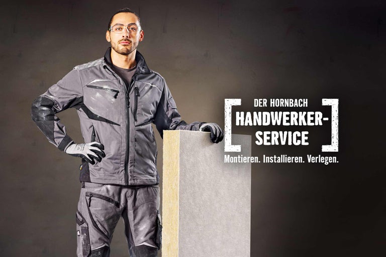 Ein Mann in Arbeitskleidung neben einer Dämmplatte wirbt für den Hornbach Handwerkerservice.