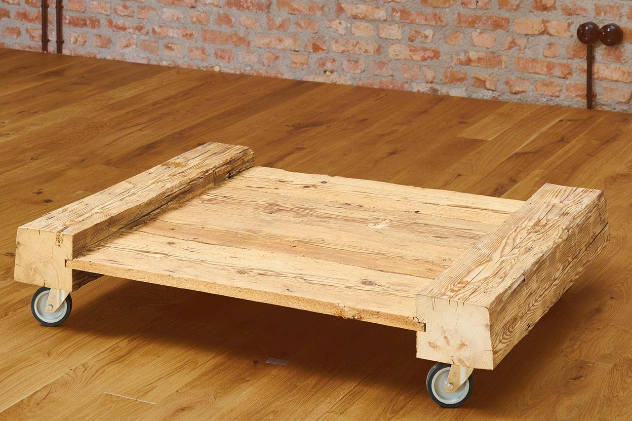 Rollbrett aus Holz mit Rollen
