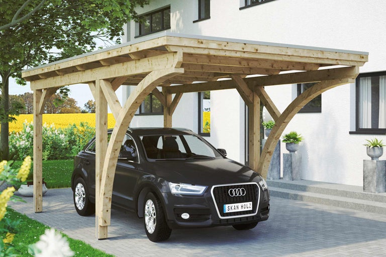 Holzcarport mit einem Auto davor