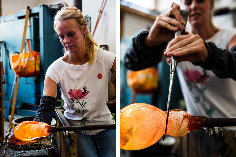 Frau formt eine Glasvase mit Werkzeugen