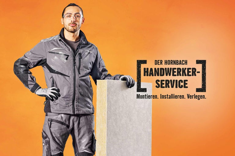 Ein Mann in Arbeitskleidung neben einer Dämmplatte wirbt für den Hornbach Handwerkerservice.