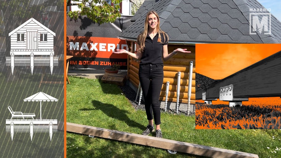 Außenansicht eines Gartenhauses mit Schraubfundamenten und einer Frau, die vor einem Maxerio Banner steht.