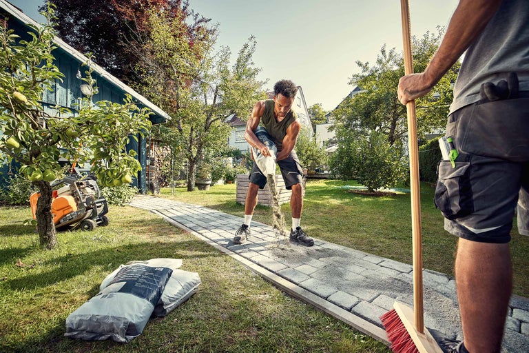 Pflastersteine verfugen