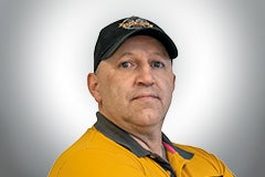 Porträt eines Mannes mit Baseballkappe