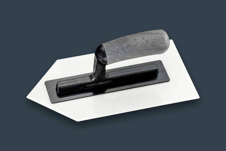 Gipserkelle mit Kunststoffgriff und Stahlblatt