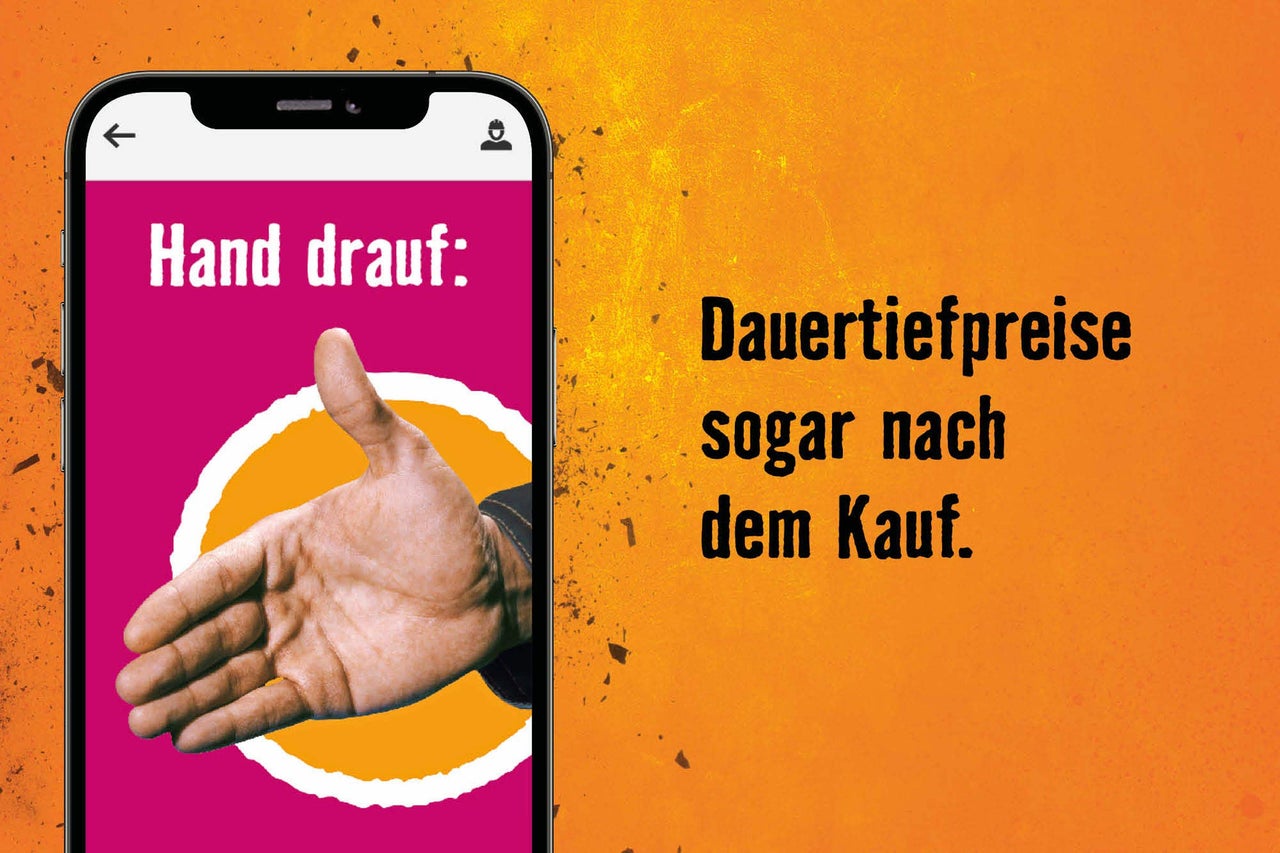 Smartphone mit Schriftzug „Hand drauf“ und Dauertiefpreis-Logo, daneben der Text „Dauertiefpreise sogar nach dem Kauf.“