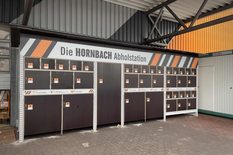 HORNBACH Abholstation mit nummerierten Fächern zur Warenabholung