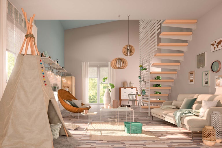 Heller Wohnraum mit Tipi, Sessel, Sofa und Treppe