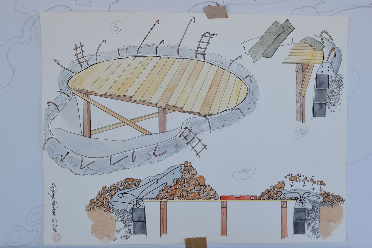 Skizze einer Holzterrasse mit Betonfundament und Bewehrung