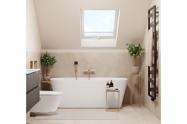 Modernes, helles Badezimmer im Dachgeschoss mit freistehender Badewanne, wandhängendem WC, Dachfenster und Handtuchheizkörper.