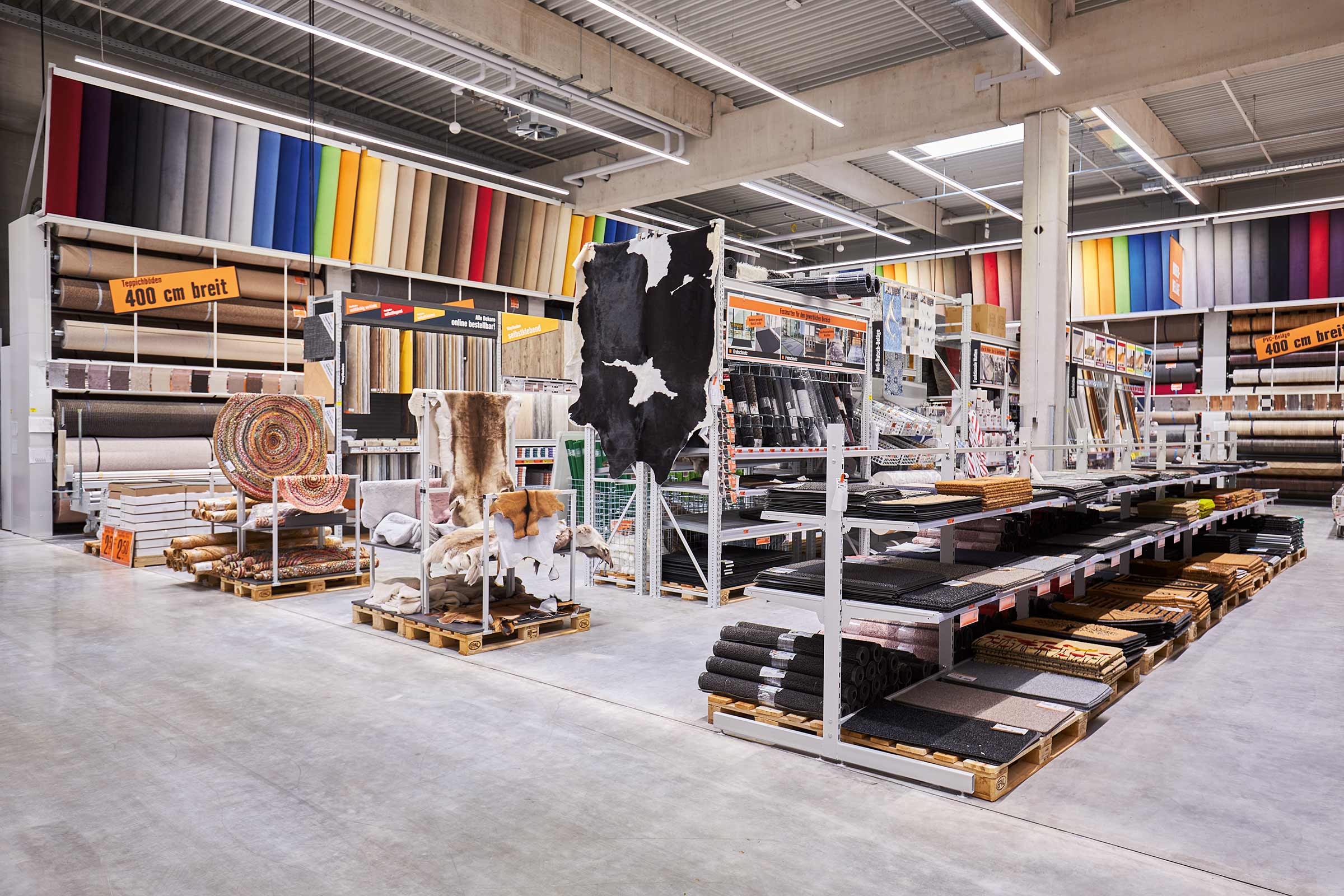 Auswahl an Teppichen, Läufern und Tierfellen im Hornbach Markt